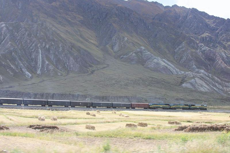 216 The train on the high 'plain' of Tibet.jpg